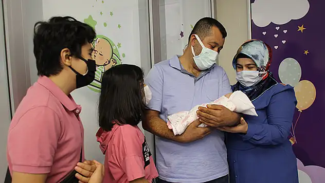 Konya'da 570 gram doğan Ahsen Buğlem bebek hayata tutundu