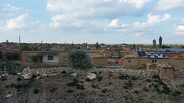 Konya'da 6 kişinin yaşadığı 2 ev koronavirüs nedeniyle karantinaya alındı