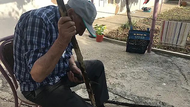 Konya'da 65 yaş üzeri vatandaşlar kendini bahçe işlerine verdi