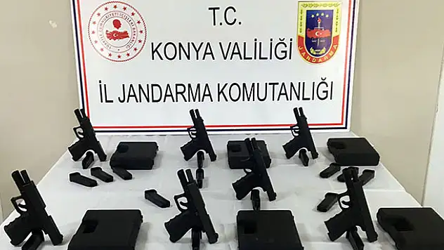 Konya'da 7 adet glock marka silah kaçak yolla satılırken ele geçirildi