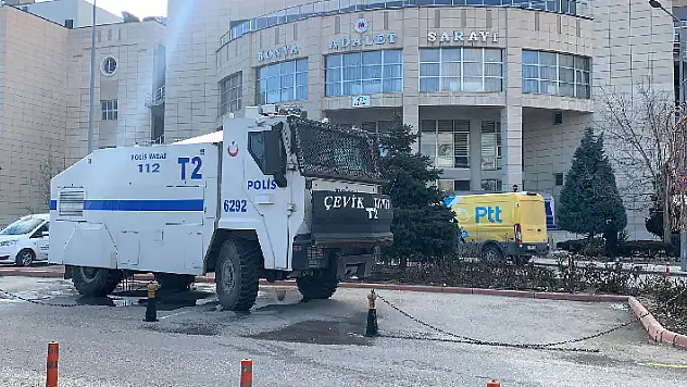 Konya'da 7 kişinin öldürüldüğü saldırıdan önceki kavgaya ilişkin duruşmada çıkan arbedede 6 polis yaralandı
