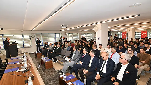 Konya'da '7. Uluslararası Otomotiv Sektörünün Geleceği' konferansı düzenlendi
