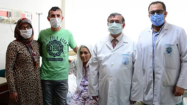 Konya'da 71 yaşındaki hasta, yeni kalp kapakçığı ile bitkisel hayattan çıkıp felç riskini atlattı
