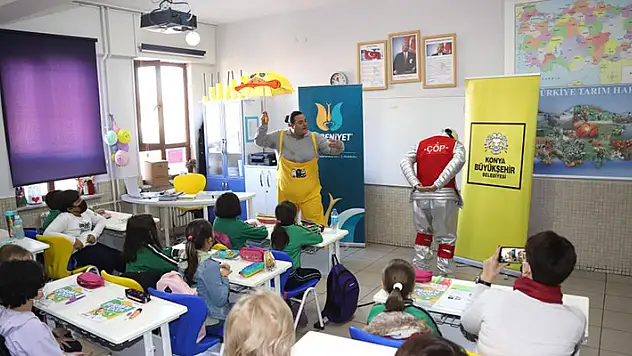 Konya'da 75 bin öğrenciye çat kapı tiyatro ile su tasarrufu ve sıfır atık anlatılıyor
