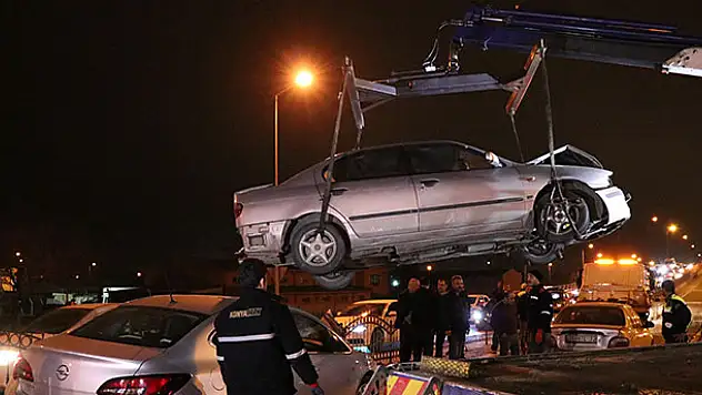 Konya'da 8 araç birbirine girdi: 2 yaralı