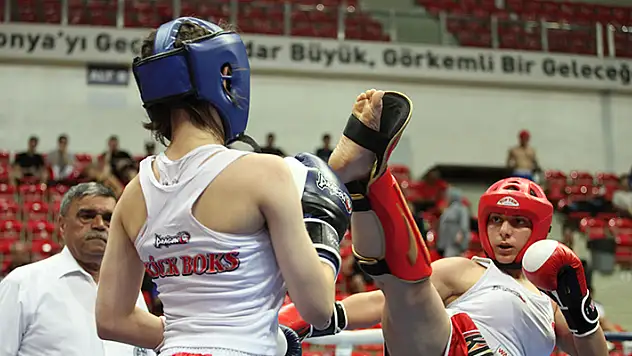 Konya'da 8 bin kick boksçu milli olabilmek için dövüşüyor
