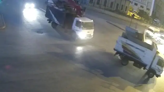 Konya'da 80 bin liralık hurdayı kamyonetlerle çalan hırsızlar yakalandı
