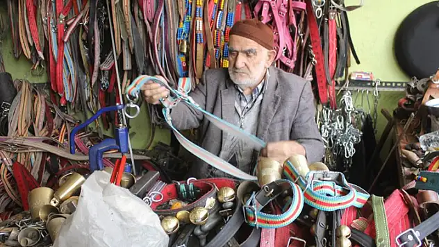 Konya'da 82 yaşındaki saraç mesleğini ilk günkü aşkla sürdürüyor