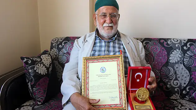 Konya'da 86 yaşındaki vatandaş, evini Mehmetçik Vakfı'na bağışladı