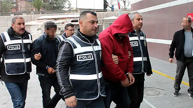Konya'da 90 yaşındaki kadının 480 bin lirasını dolandıran zanlılar tutuklandı
