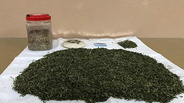 Konya'da 960 gram esrar ve kenevir tohumu ele geçirildi! Şüpheli mahkemece serbest bırakıldı
