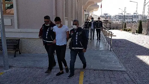 Konya'da adliyede avukatı yaralayan şüpheliler tutuklandı
