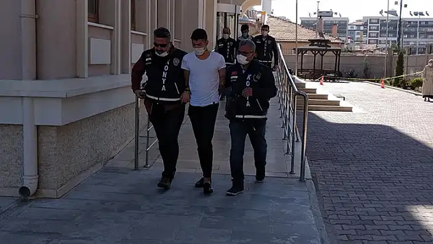 Konya'da adliyenin önünde avukata saldıran 2 sanık yeniden hakim karşısına çıktı

