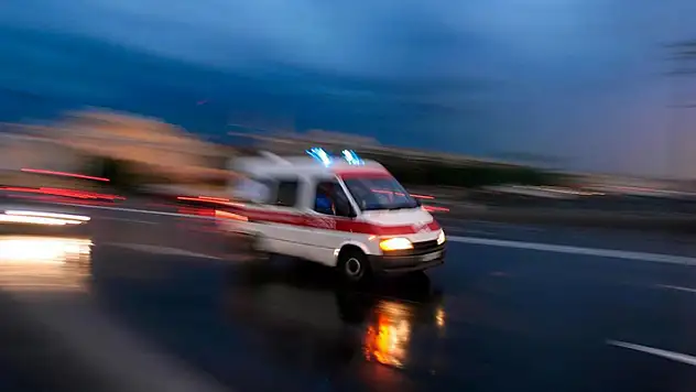 Konya'da ağaca çarpan minibüsteki 7 kişi yaralandı
