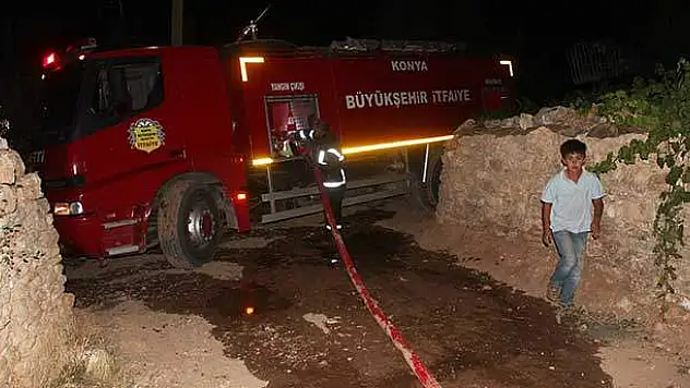 Konya'da ahır ve samanlık yangını