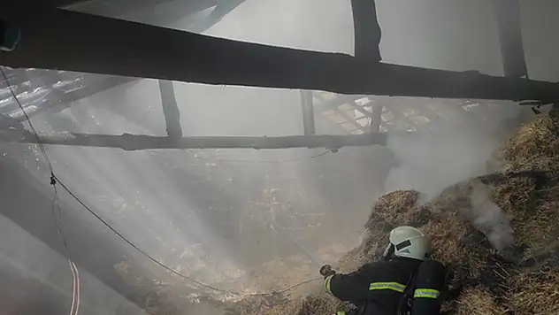 Konya'da ahır ve samanlıkta çıkan yangın söndürüldü
