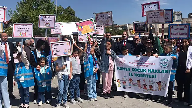 Konya'da Aile Haftası etkinliklerinde yürüyüş yapıldı
