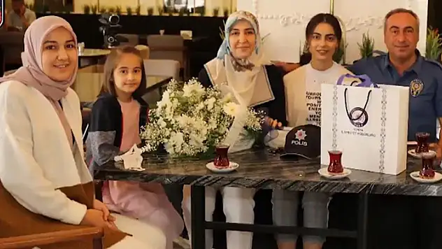 Konya'da aile içi kavga ihbarına giden polislere 'Babalar Günü' sürprizi
