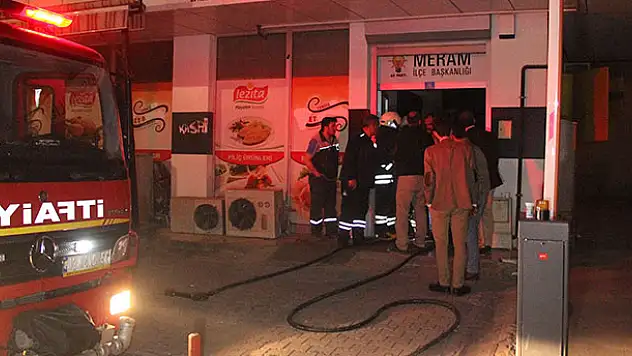 Konya'da AK Parti ilçe binasında yangın