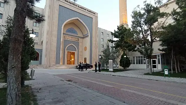 Konya'da akademisyenlerin bıçaklı kavgasıyla ilgili üniversiteden açıklama geldi 