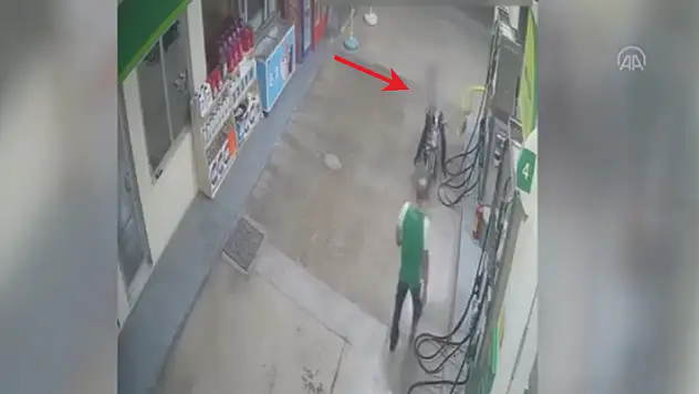 Konya'da akaryakıt istasyonunda polisi görünce kaçmaya çalışan hırsızlık şüphelisi yakalandı
