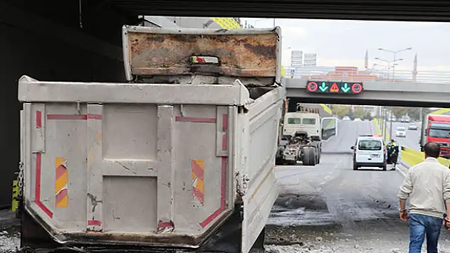 Konya'da akıl almaz kaza! İkiye ayrıldı...