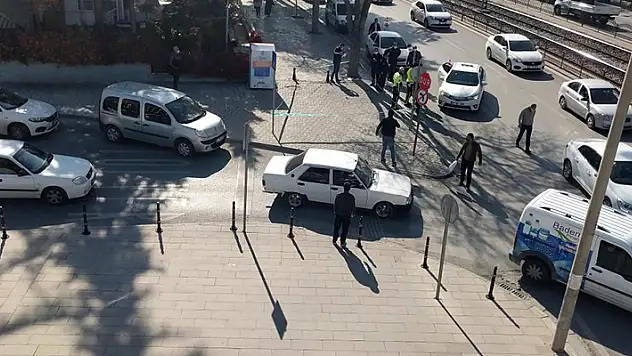 Konya'da akılalmaz olay!  14 yaşındaki kız kafede otururken başka bir kızın silahlı saldırısına uğradı
