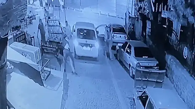 Konya'da alacak verecek kavgasında 1 kişinin vurulma anı kamerada
