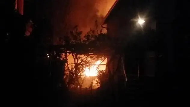 Konya'da alev alev yanan tandırlık korkuttu