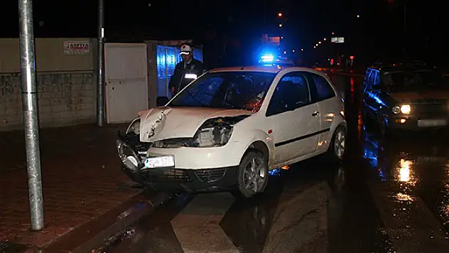 Konya'da alkollü sürücü polis aracına çarptı