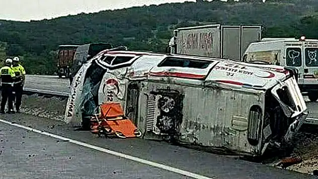 Konya'da ambulans devrildi: 2 yaralı