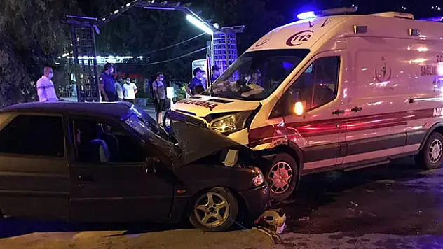 Konya'da ambulans ile otomobilin çarpıştığı kazada 7 yaralı