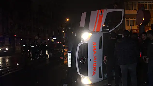 Konya'da ambulans ile polis aracı çarpıştı: 5 yaralı
