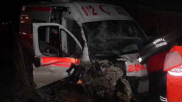 Konya'da ambulans kaza yaptı: 4 yaralı