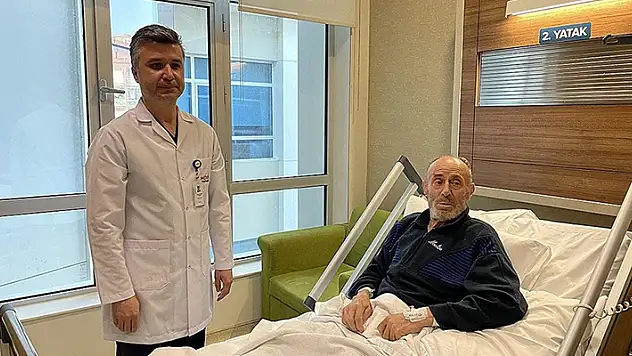 Konya'da ameliyattan 25 yıl kaçan hastadan 750 gram prostat çıktı
