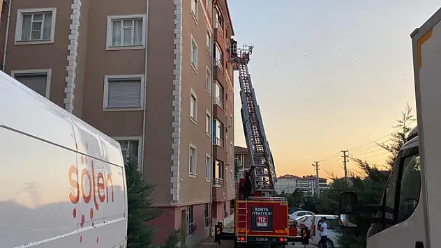 Konya'da anahtarı olmayan genç, evine itfaiye merdiveniyle girdi
