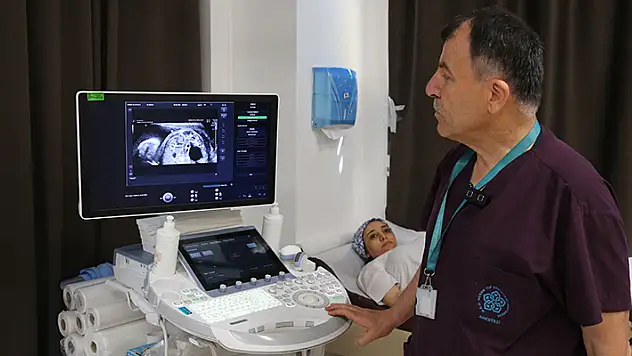 Konya'da anne karnındaki bebek iki böbreğine yapılan müdahaleyle tedavi edildi
