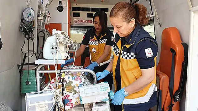 Konya'da anne kız aynı ambulansta görev yapıyor