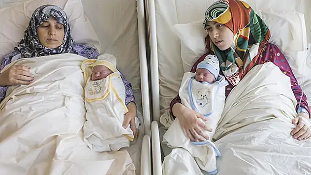 Konya'da anne-kız aynı anda doğum yaptı
