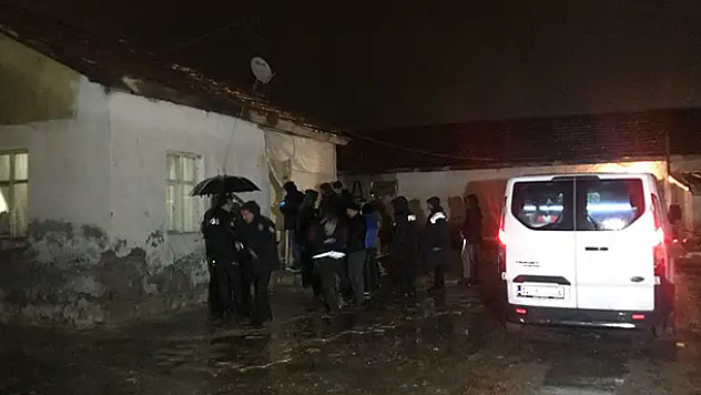 Konya'da anne ve 2 çocuğu evlerinde ölü bulundu