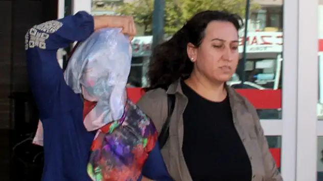 Konya'da anne ve çocuklarının üzerine kimyasal madde attığı iddia edilen kadın tutuklandı