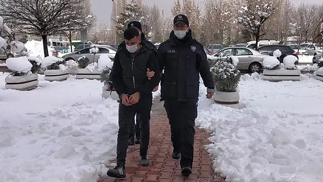 Konya'da annesini öldürmek isterken yakalanan şahsı mahkeme serbest bıraktı! Savcılık itiraz etti, tutuklandı

