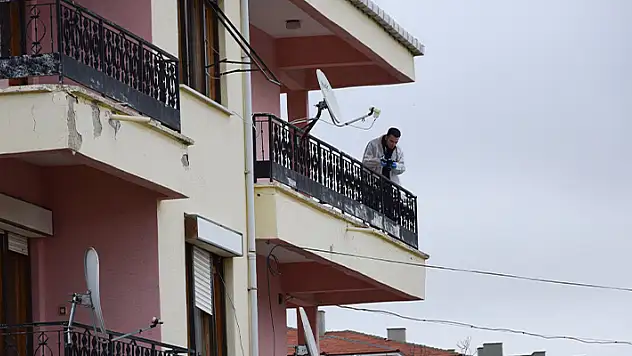 Konya'da anten tamir etmek isteyen kişi 3. katın balkonundan düşüp hayatını kaybetti
