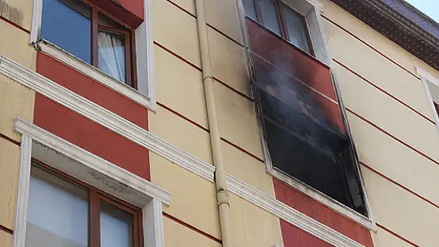 Konya'da apartmanda yangın!
