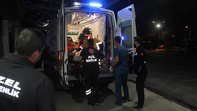 Konya'da apartmanın 4'üncü katından atlayan genç kız ağır yaralandı
