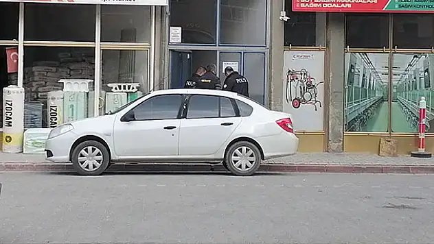 Konya'da apartmanın merdiven boşluğunda boğazından bıçaklanmış erkek cesedi bulundu