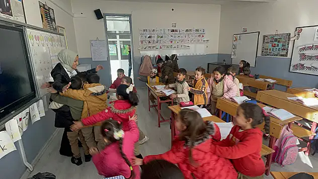 Konya'da ara tatilin ardından öğrenciler ders başı yaptı
