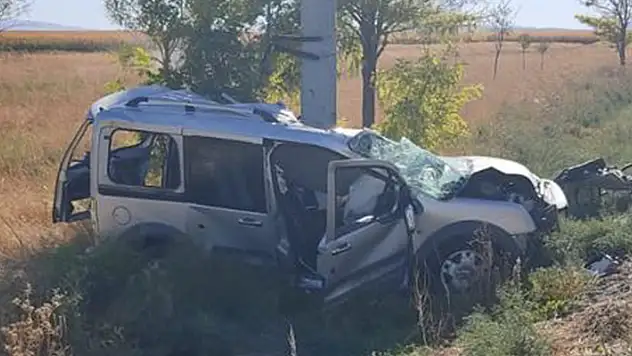 Konya'da aracın elektrik direğine çarptığı kazada ölü sayısı 3'e yükseldi
