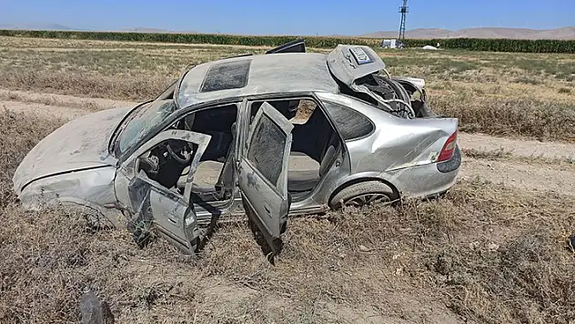 Konya'da aracın hurdaya döndüğü kazada emniyet kemeri hayat kurtardı