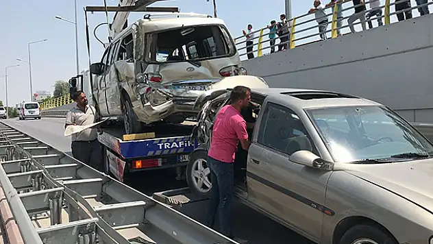 Konya'da araçlar birbirine girdi: 6 yaralı!